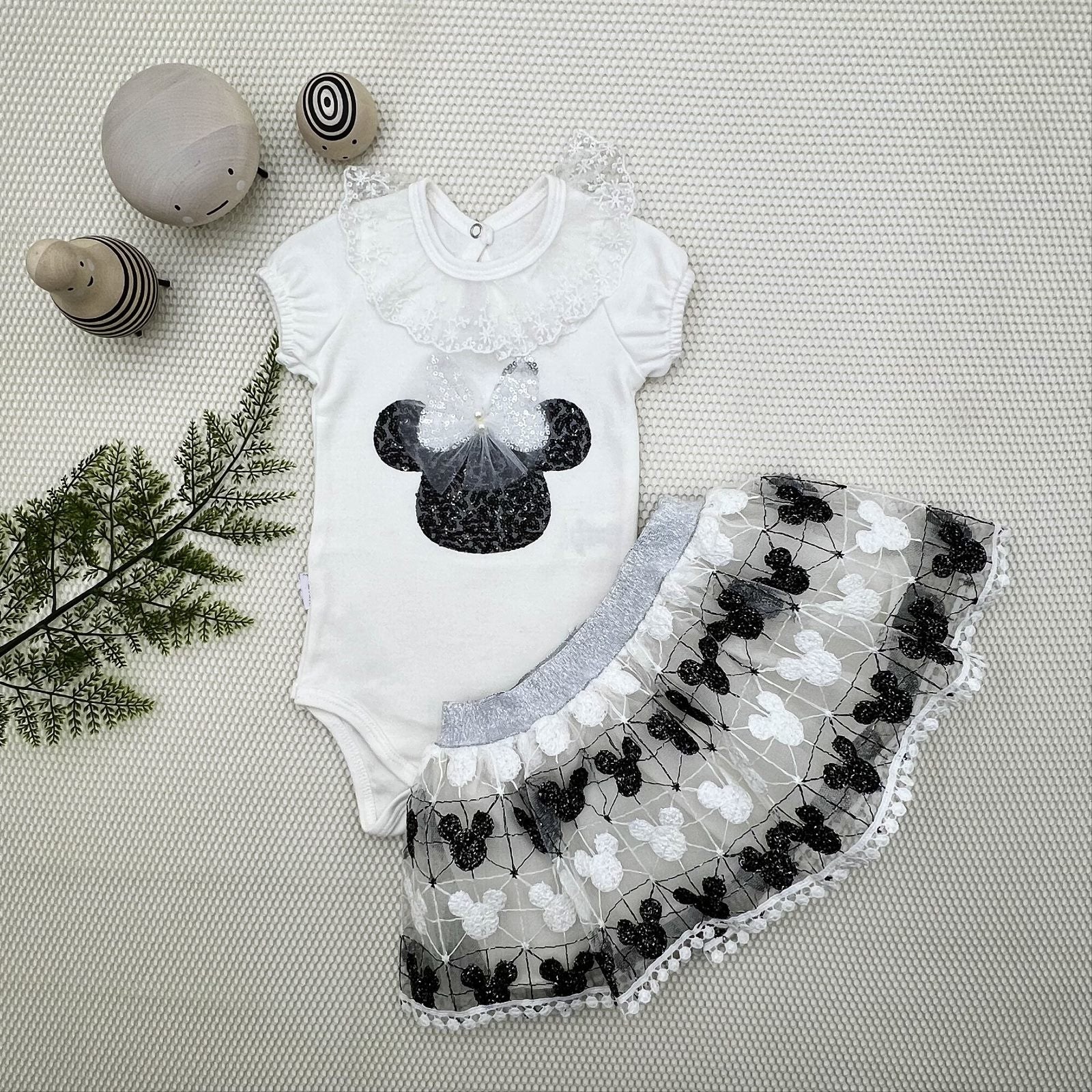 1-2-3 Yaş Payetli Mickey Nakışlı Kısa Kollu Brode Etekli 2li Kız Bebek Takımı