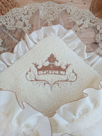 Yenidoğan Wool Yün Kumaş Taç Nakışlı Güpür Duvaklı Fiyonk Prizma Taş Unisex Kundak Bebek Battaniyesi