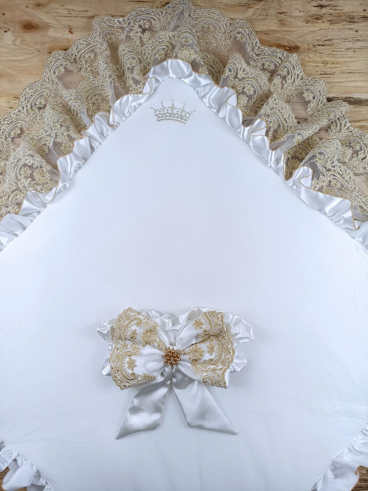 Sahra Taç Nakışlı İnci Ve Dantel Fiyonklu Çift Dantel Duvaklı Trilüks Kundak Bebek Battaniyesi