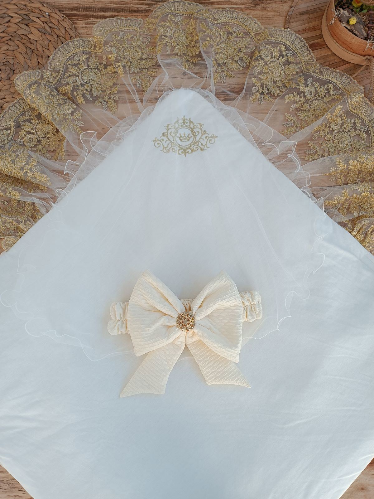 Yenidoğan Piramitland Taşlı Gold Güpür İşleme Bebek Battaniyesi Kundak