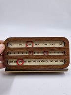 Masa Üstü Ahşap Perpetual Sonsuz Takvim 12 Cm X 9 Cm